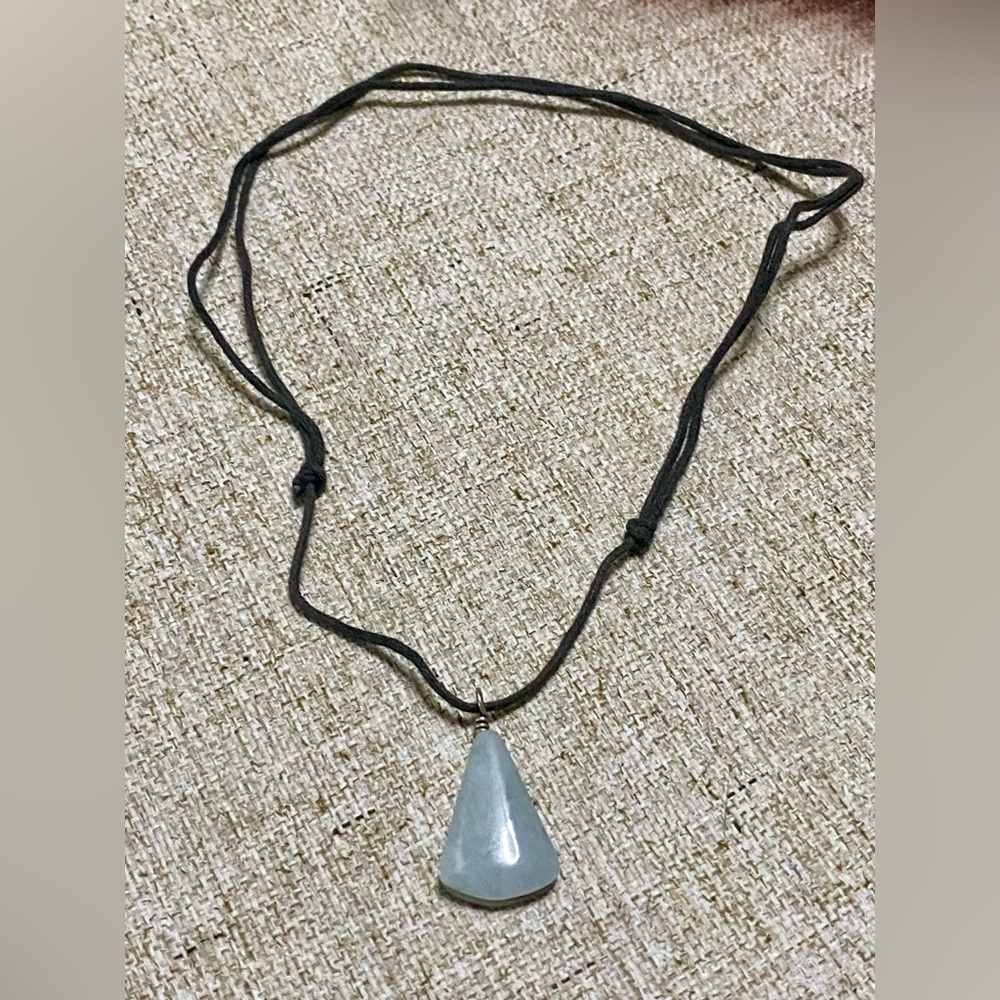 Minimalist Silver and Black Necklace with Elegant Pendant